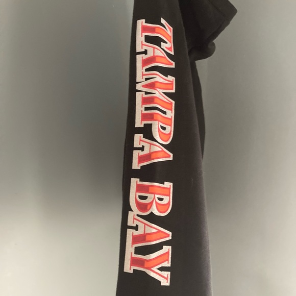 Brand new NFL Tampa Bay Buccaneers Hoodie - Picture 4 of 5